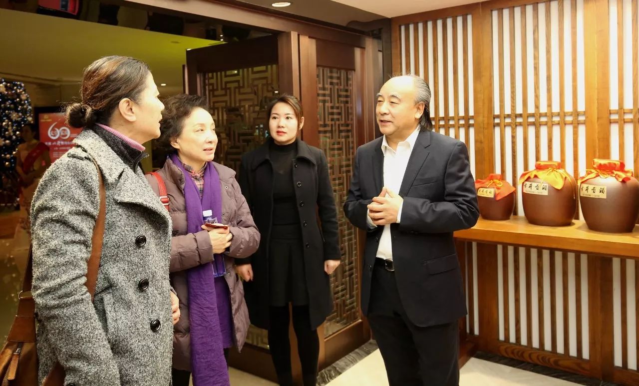 文學(xué)家園:大咖舉杯古井貢,共慶《收獲》60年!