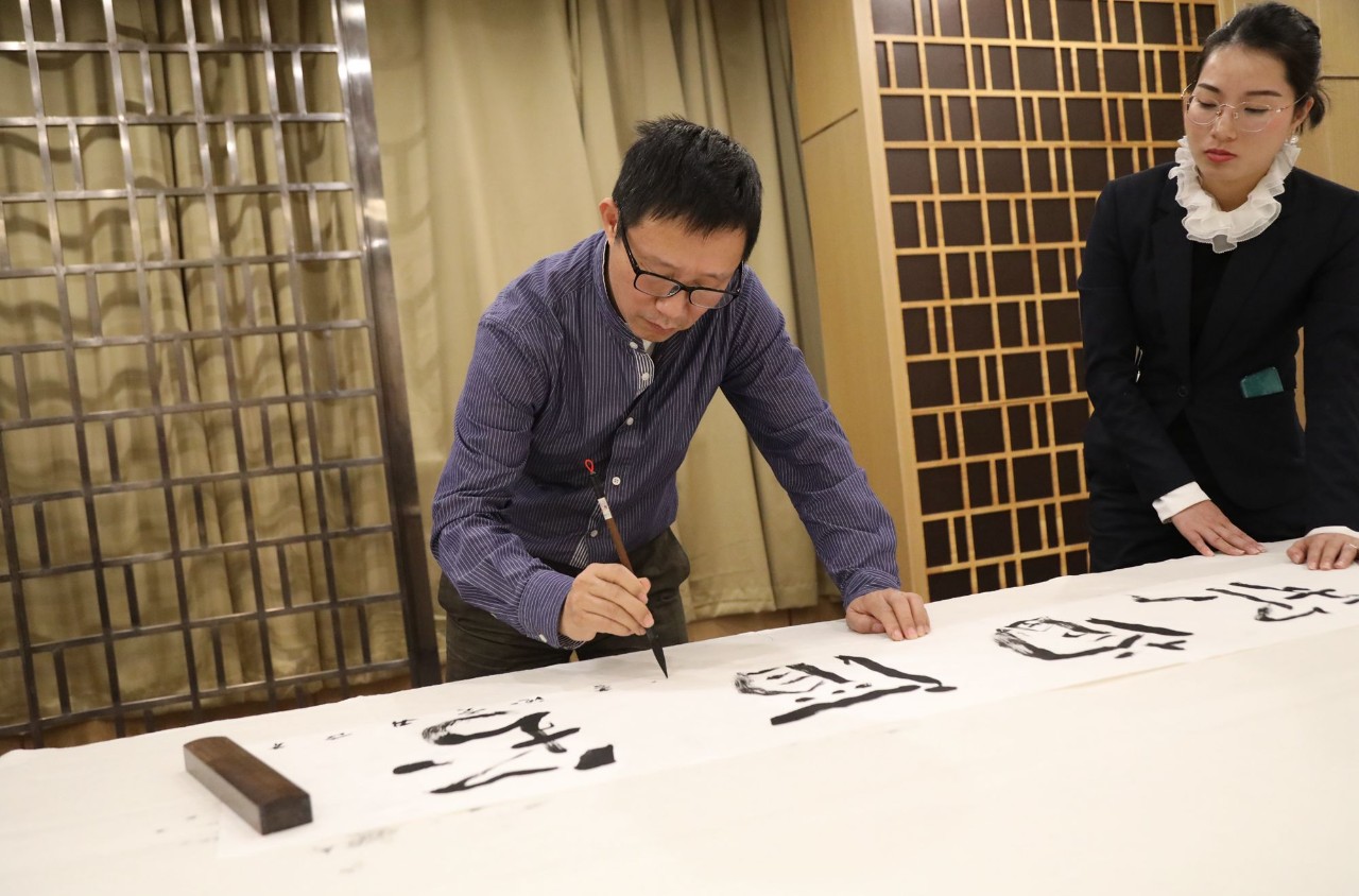 文學(xué)家園:大咖舉杯古井貢,共慶《收獲》60年!