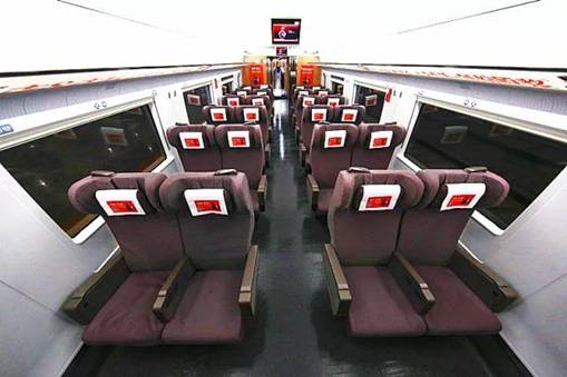 【高鐵上的最美年味】古井貢酒年份原漿號高鐵首發，一起回家過年！