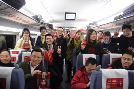 【高鐵上的最美年味】古井貢酒年份原漿號高鐵首發，一起回家過年！