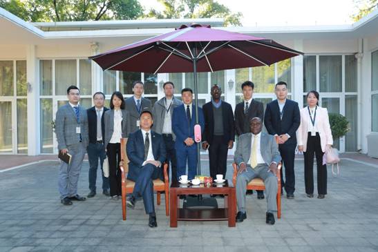 漢傘走進(jìn)非洲國家大使館 “點亮非洲”正在延續(xù)