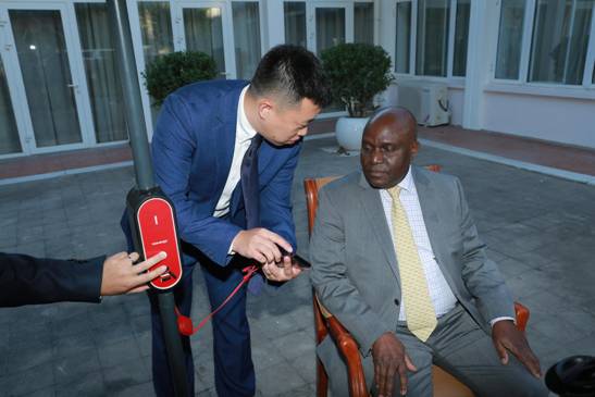 漢傘走進(jìn)非洲國家大使館 “點亮非洲”正在延續(xù)