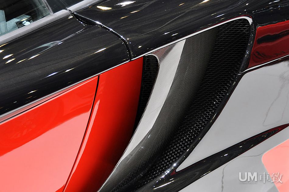 黑武士MP4-12C 亮相日內瓦