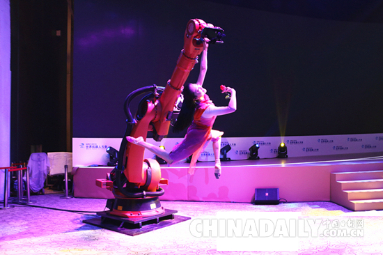 2016世界機(jī)器人大會(huì)閉幕 6項(xiàng)團(tuán)體標(biāo)準(zhǔn)及智能機(jī)器人Bots平臺(tái)發(fā)布