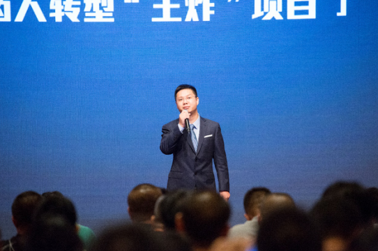 海斯奈福在京發布“云頭柜”智能床頭柜