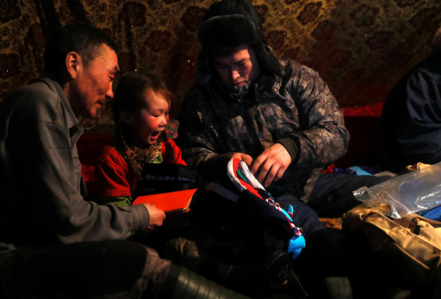 喝鹿血吃生肉的北極圈最古老部落也來天貓雙11剁手了